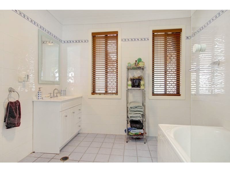 10 Lancashire Street, Berkeley NSW 2506