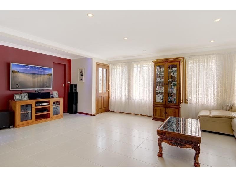 12 Sandalwood Road, Farmborough Heights NSW 2526