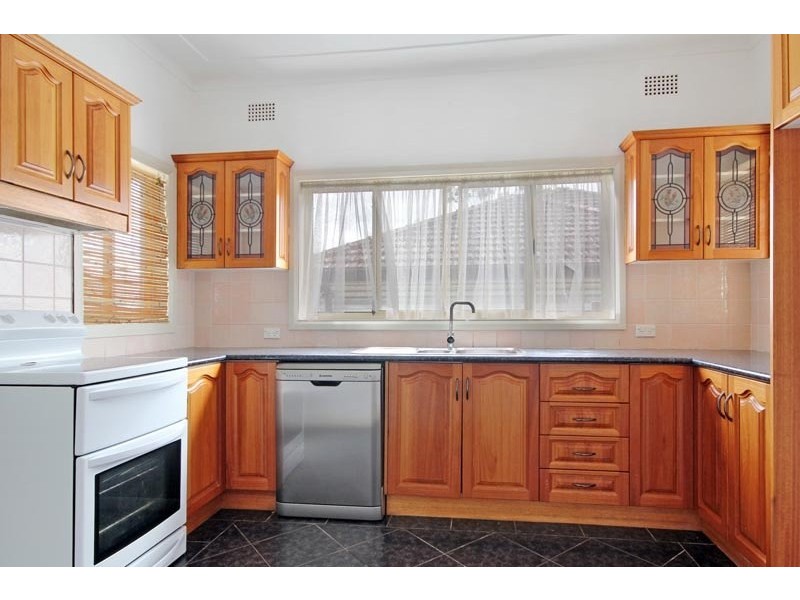 242 Princes Highway, Dapto NSW 2530