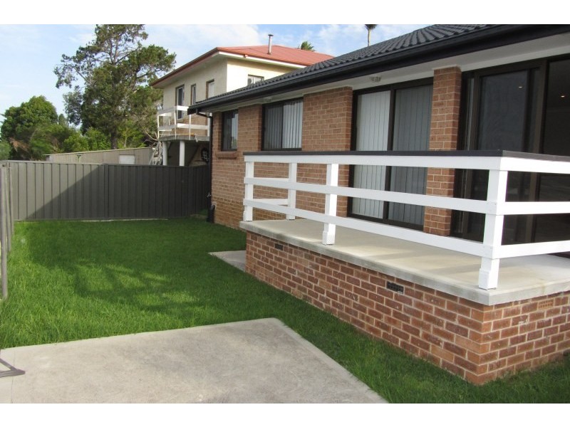 30 Lindsay Street, Unanderra NSW 2526