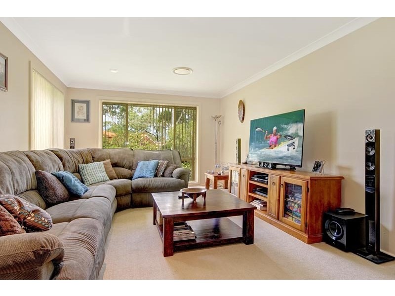 6 Carlon Crescent, Farmborough Heights NSW 2526