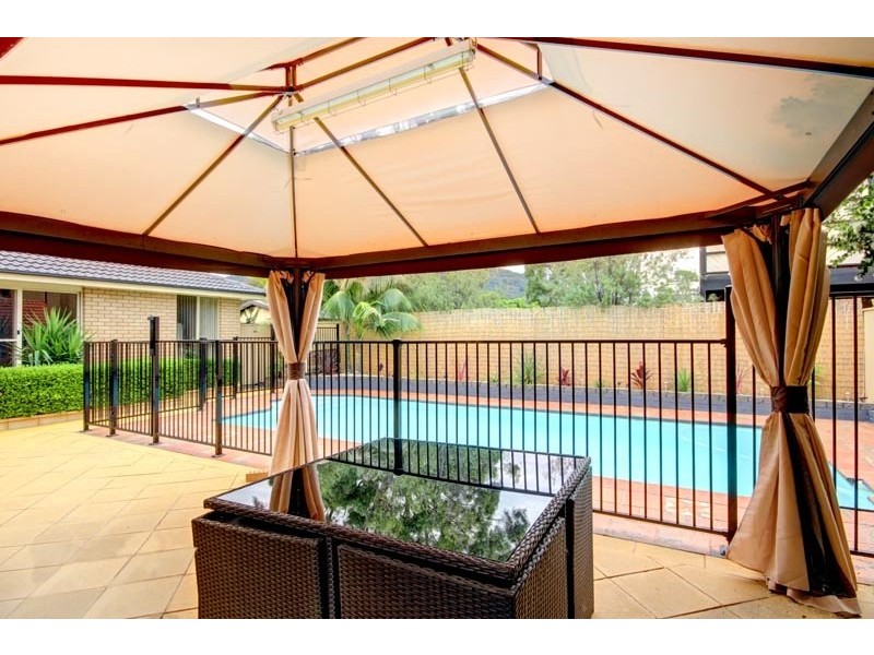 6 Carlon Crescent, Farmborough Heights NSW 2526