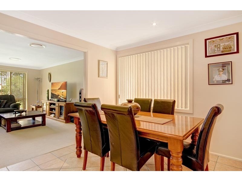 6 Carlon Crescent, Farmborough Heights NSW 2526