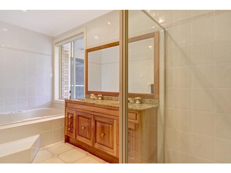 6 Carlon Crescent, Farmborough Heights NSW 2526