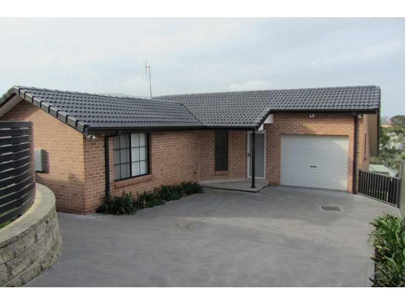 30 Lindsay Street, Unanderra NSW 2526