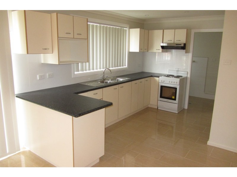 30 Lindsay Street, Unanderra NSW 2526