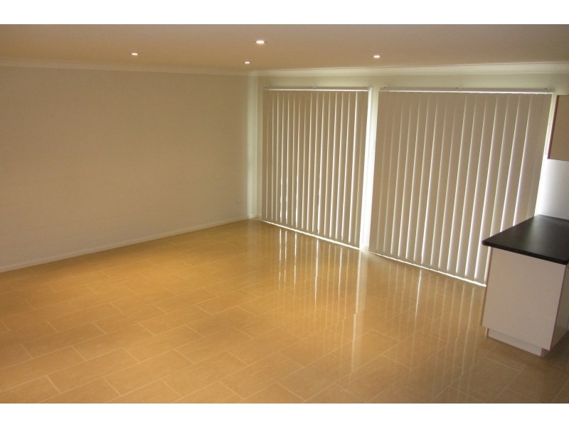 30 Lindsay Street, Unanderra NSW 2526