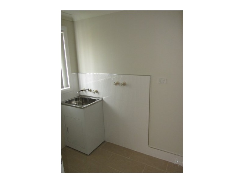 30 Lindsay Street, Unanderra NSW 2526