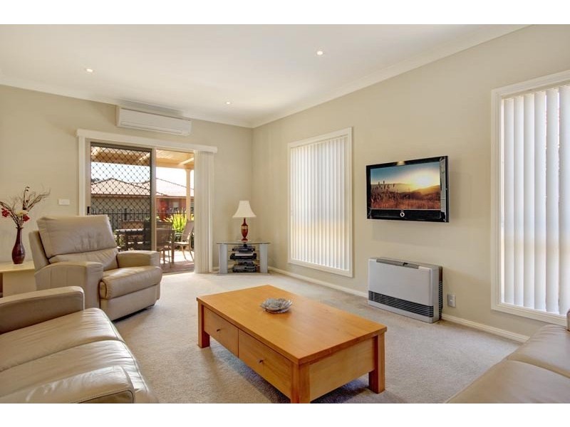 15 Kalbarri Grove, Kanahooka NSW 2530