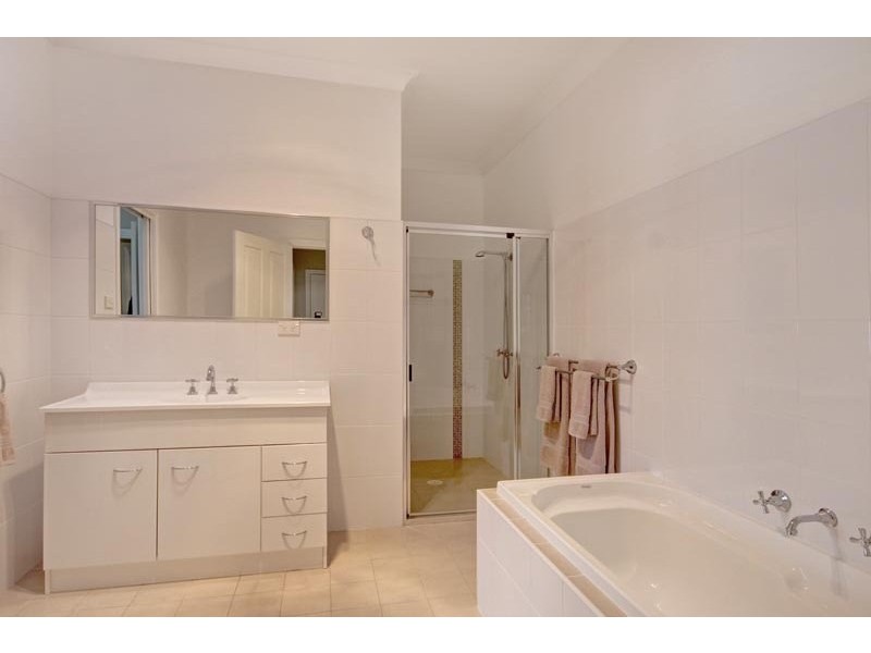 15 Kalbarri Grove, Kanahooka NSW 2530