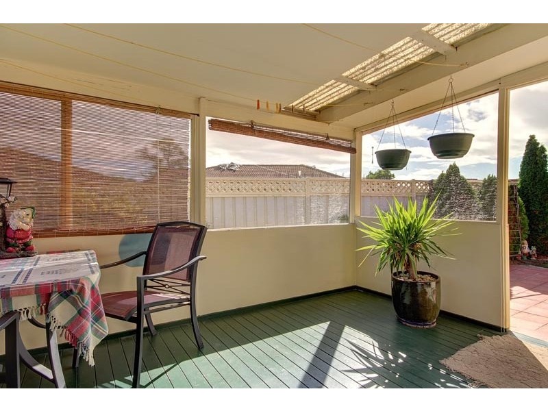 3/2 Candlebark Street, Albion Park Rail NSW 2527