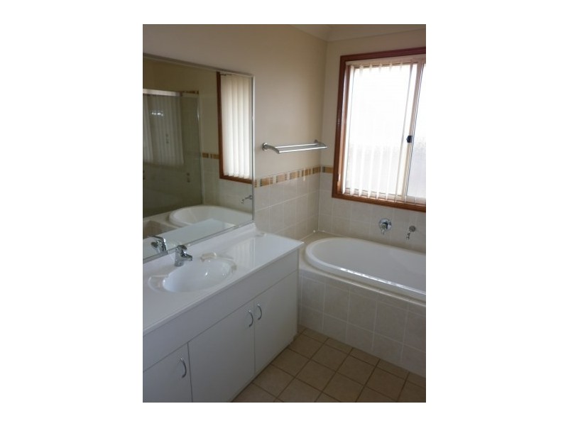 66 Kanahooka Road, Kanahooka NSW 2530