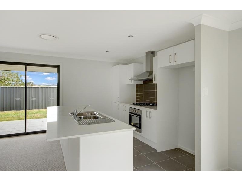 33 Flemmings Crescent, Horsley NSW 2530