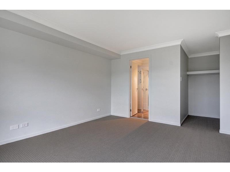 33 Flemmings Crescent, Horsley NSW 2530