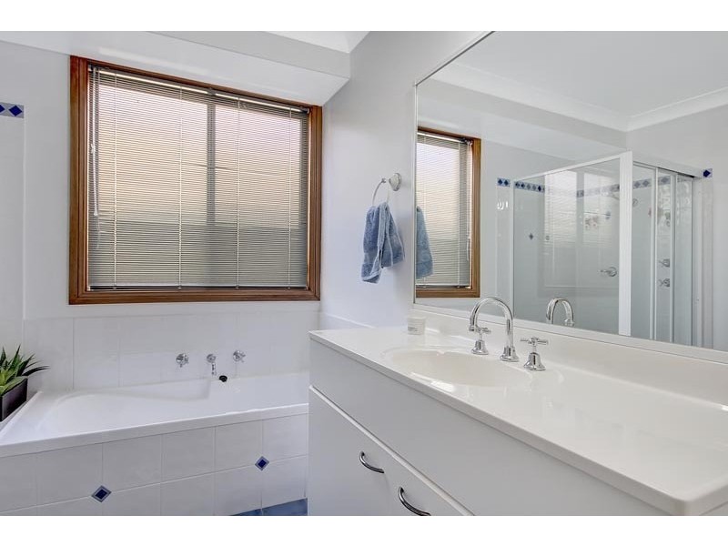 30 Chinchilla Way, Albion Park NSW 2527