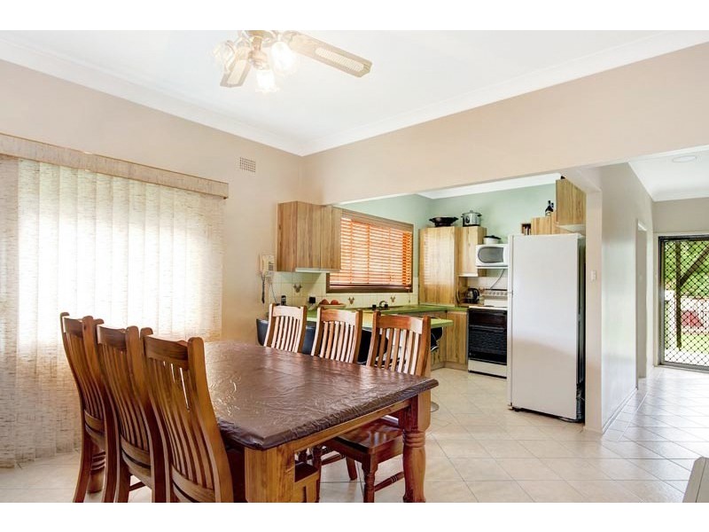 15 Kapooka Avenue, Dapto NSW 2530