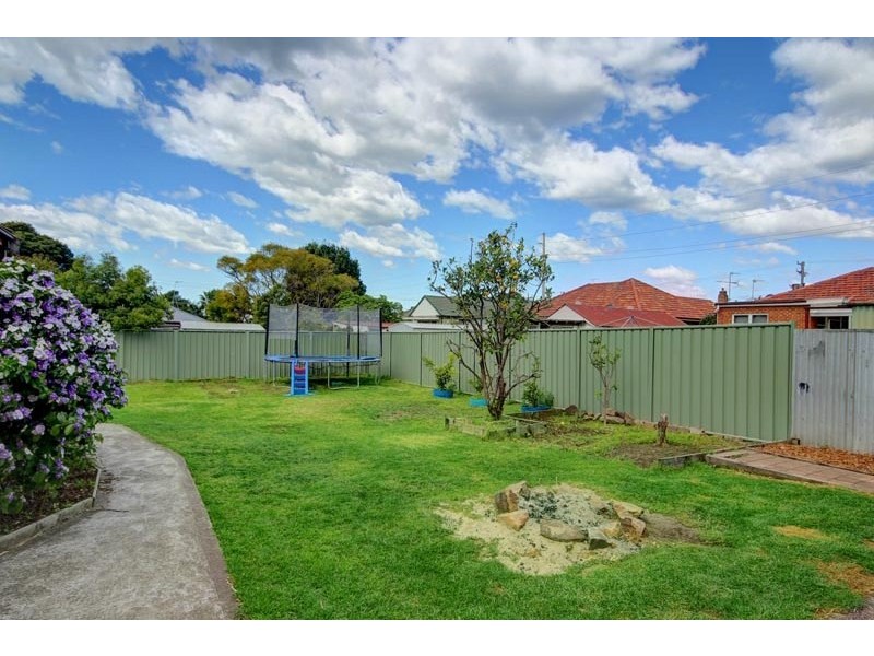 7 Pringle Road, Fairy Meadow NSW 2519