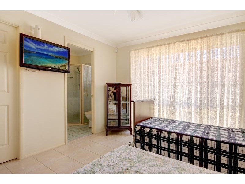 12 Brisbane Grove, Horsley NSW 2530