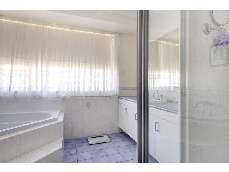 12 Brisbane Grove, Horsley NSW 2530