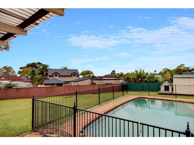 4 Kempt Place, Barrack Heights NSW 2528