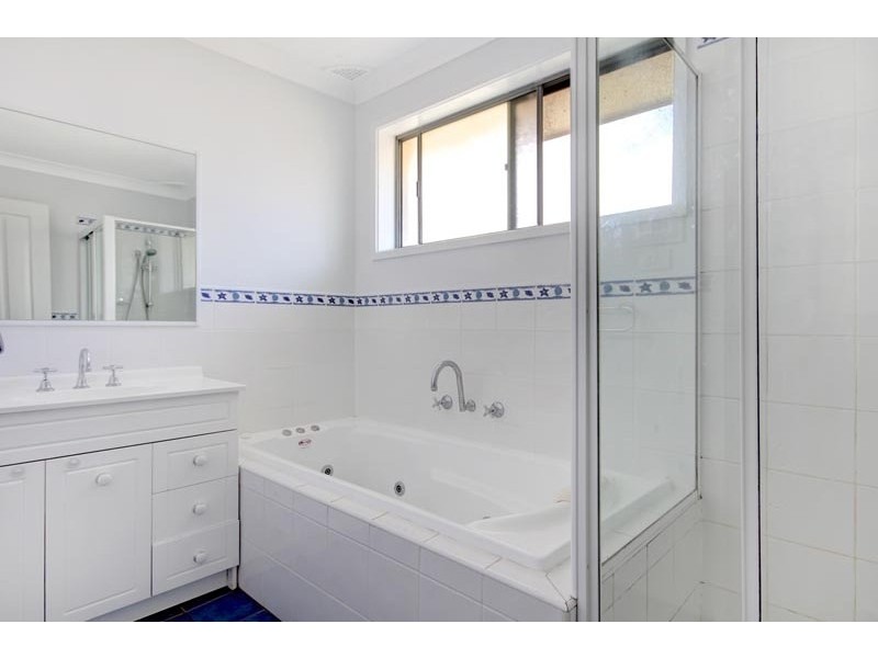 4 Kempt Place, Barrack Heights NSW 2528