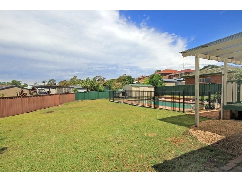 4 Kempt Place, Barrack Heights NSW 2528