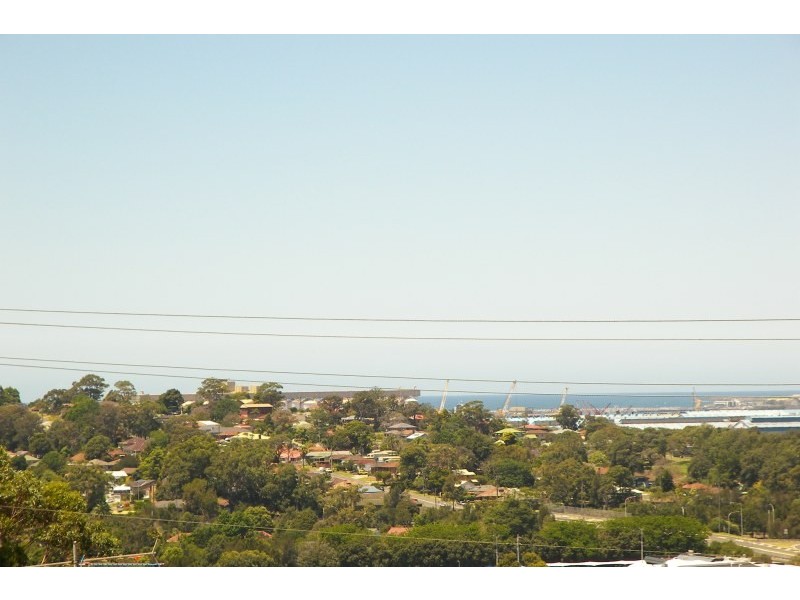 8 Outlook Drive, Figtree NSW 2525