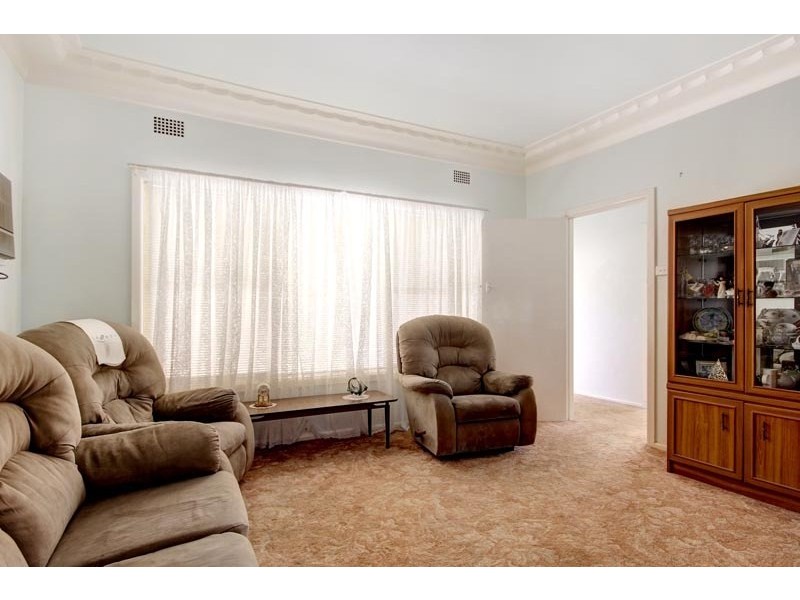 8 Harvey Street, Dapto NSW 2530