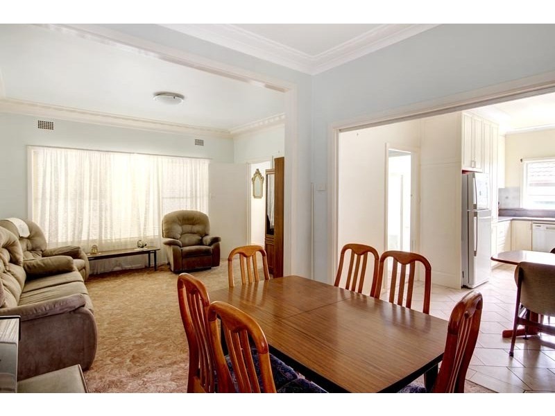 8 Harvey Street, Dapto NSW 2530