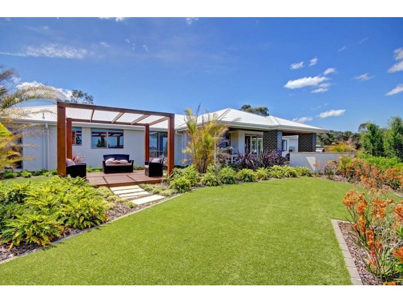 1 Brooks Reach Road, Horsley NSW 2530