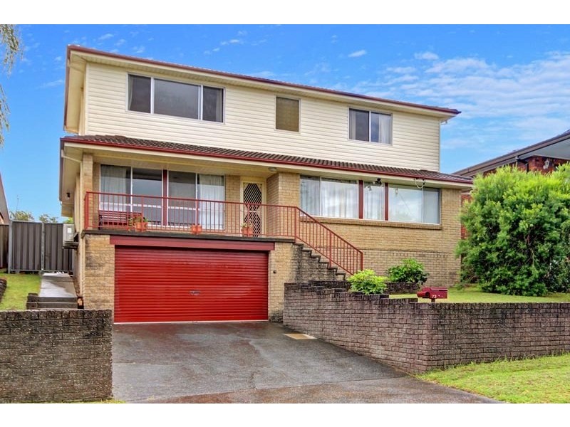 73 Tait Avenue, Kanahooka NSW 2530