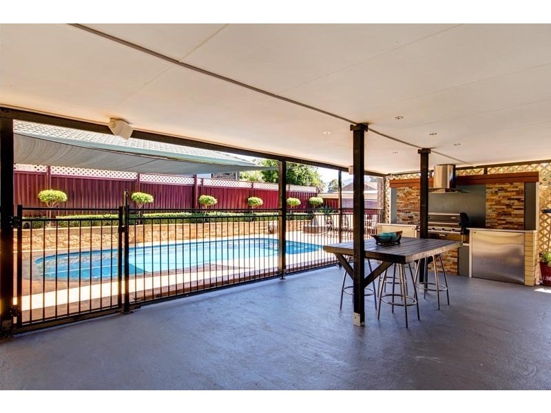 6 Ellenborough Place, Horsley NSW 2530