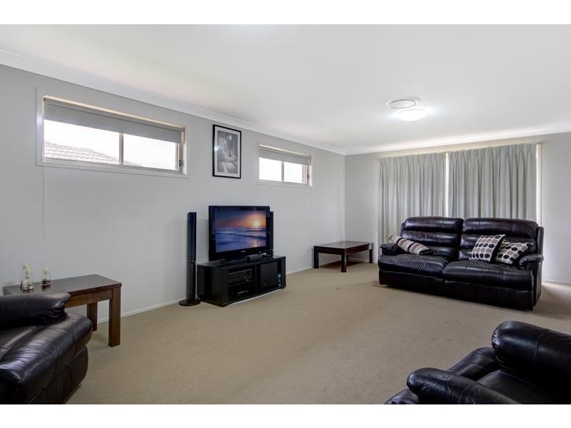 8 McLeod Place, Horsley NSW 2530