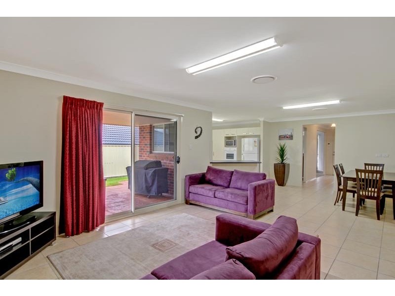 8 McLeod Place, Horsley NSW 2530
