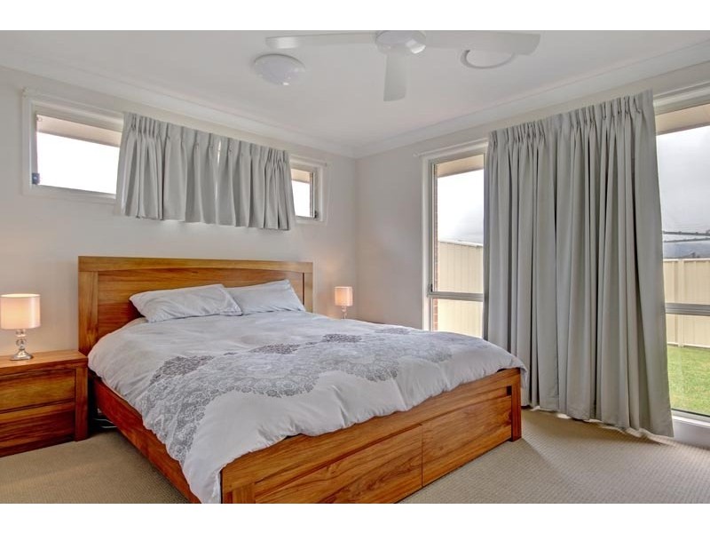 8 McLeod Place, Horsley NSW 2530