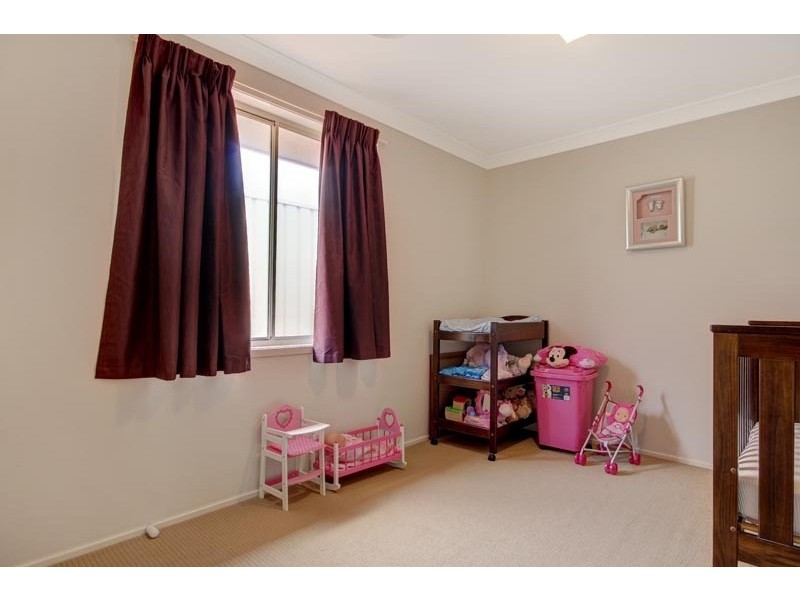 8 McLeod Place, Horsley NSW 2530