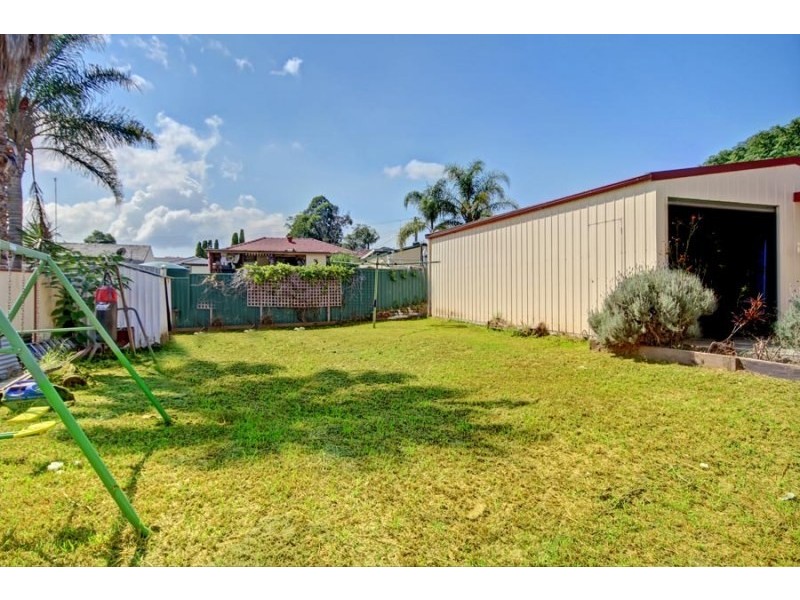 15 Cornwall Road, Dapto NSW 2530
