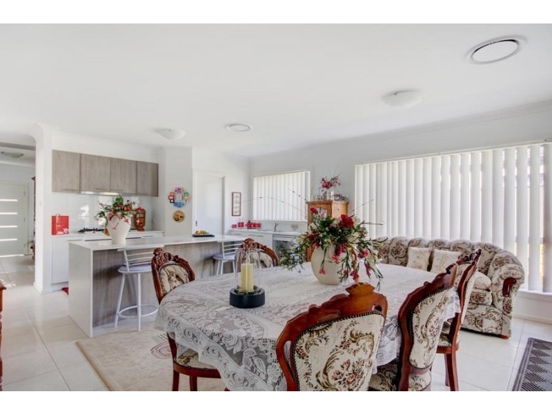 8 Penterong Way, Haywards Bay NSW 2530