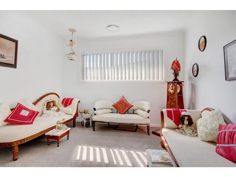 8 Penterong Way, Haywards Bay NSW 2530
