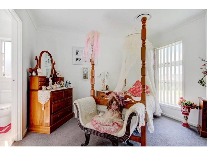 8 Penterong Way, Haywards Bay NSW 2530
