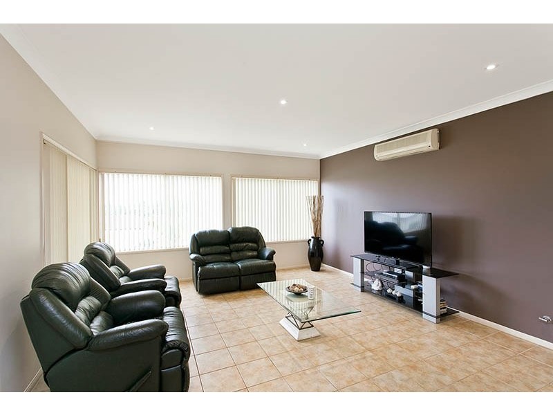 74 Horsley Drive, Horsley NSW 2530