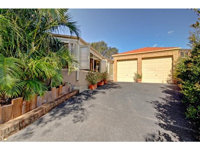 11 Brisbane Grove, Horsley NSW 2530