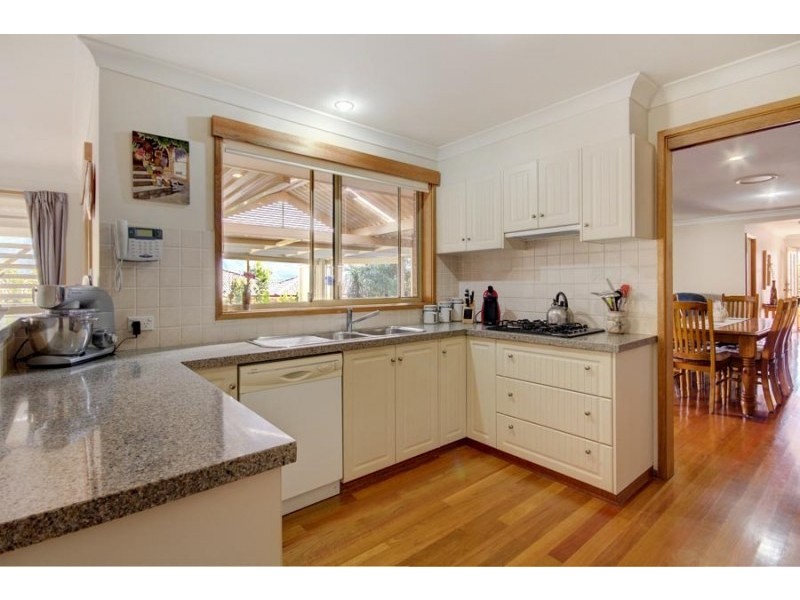 11 Brisbane Grove, Horsley NSW 2530