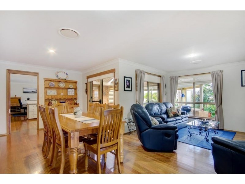 11 Brisbane Grove, Horsley NSW 2530