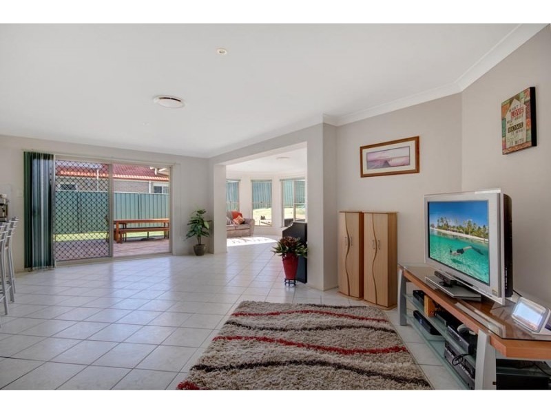 8 Helena Place, Albion Park NSW 2527