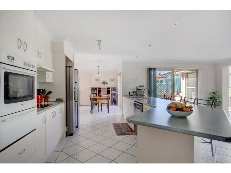8 Helena Place, Albion Park NSW 2527