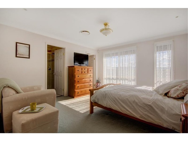 8 Helena Place, Albion Park NSW 2527