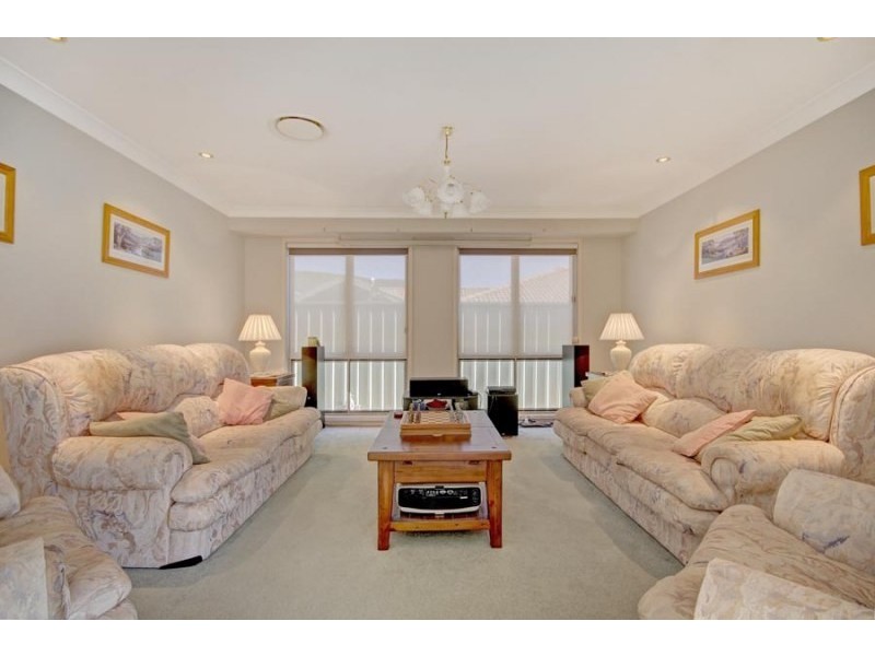 8 Helena Place, Albion Park NSW 2527