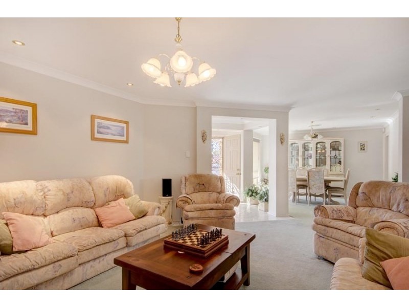 8 Helena Place, Albion Park NSW 2527