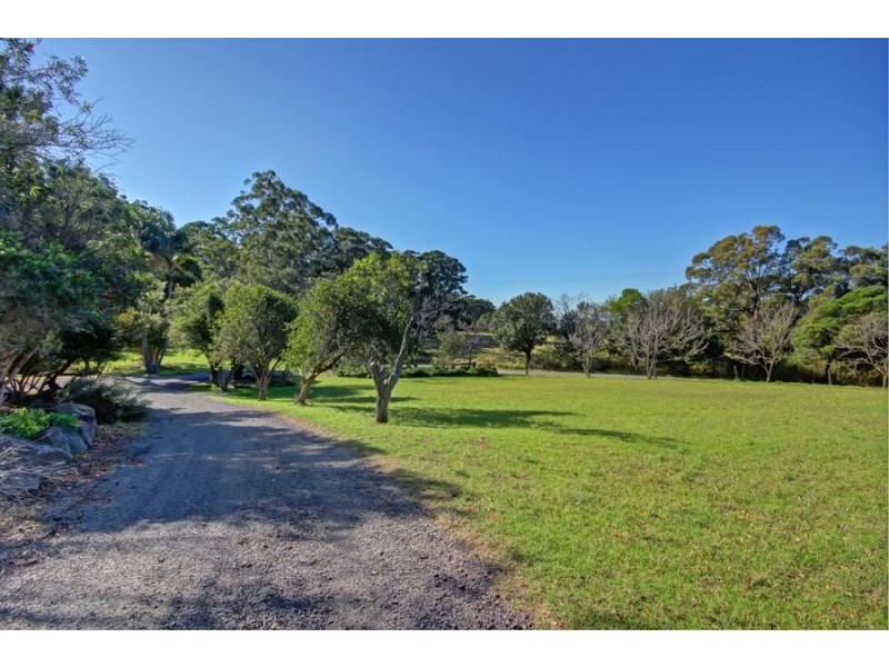 70 Paynes Road, Kembla Grange NSW 2526